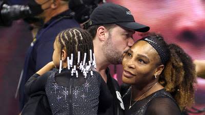 Her biggest fan! Alexis Ohanian supports Serena Williams in finals