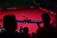 <p>TOPSHOT - Denmark's Viktor Axelsen is applauded with his men's singles badminton gold medal at a ceremony during the Tokyo 2020 Olympic Games at the Musashino Forest Sports Plaza in Tokyo on August 2, 2021. (Photo by Pedro PARDO / AFP) (Photo by PEDRO PARDO/AFP via Getty Images)</p> 