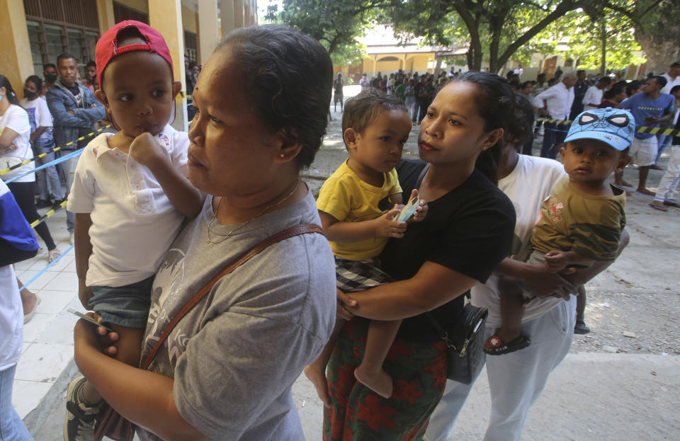 People queue up to give their votes during the parliamentary election, at a polling station in Dili, East Timor, Sunday, May 21, 2023. East Timor on Sunday held its fifth parliamentary election since gaining its independence in 2002. (AP Photo/Lorenio L.Pereira)