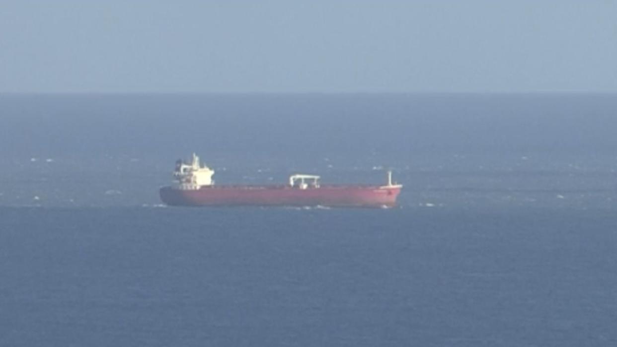 Das Standbild aus einem SKY-Video zeigt den Öltanker vor der Isle of White.