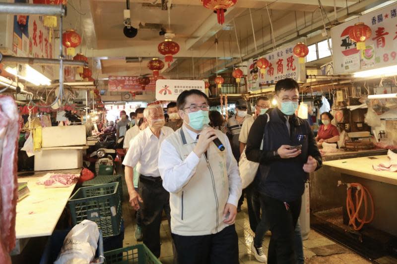 發抵用券吸引逛市場帶動買氣　黃偉哲快閃新市、新化市場