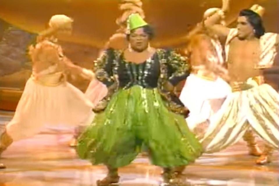 Nell Carter got in touch with her inner genie while performing “Friend Like Me” at the 1993 Oscars.