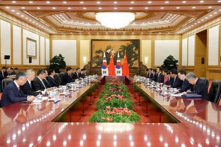 Chinese President Xi Jinping meets with South Korean President Park Geun-hye at The Great Hall Of The People in Beijing, China September 2, 2015. REUTERS/Lintao Zhang/Pool