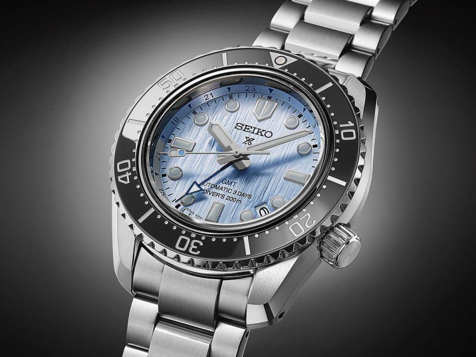 慶祝SEIKO製錶的110週年的「冰川藍面」限量錶，面盤的冰藍色調搭配細膩的條紋紋理，營造出獨特深度。