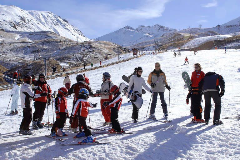 El receso escolar, un momento ideal para practicar deportes invernales. Foto: Archivo