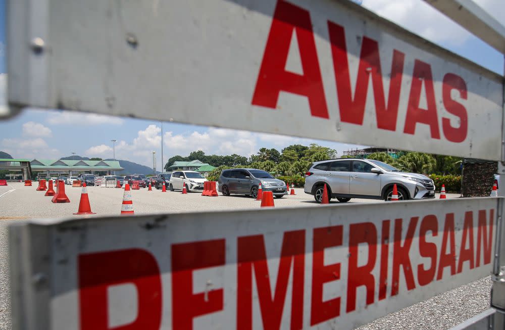 Sarawak Disaster Management Committee in a statement this evening said instead of implementing MCO 3.0 the committee at its meeting today agreed to continue with the CMCO which was enforced since May 7 for the whole state.  — Picture by Farhan Najib