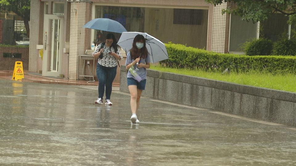 今天（19日）鋒面遠離，但仍有局部短暫陣雨出現。（資料照）