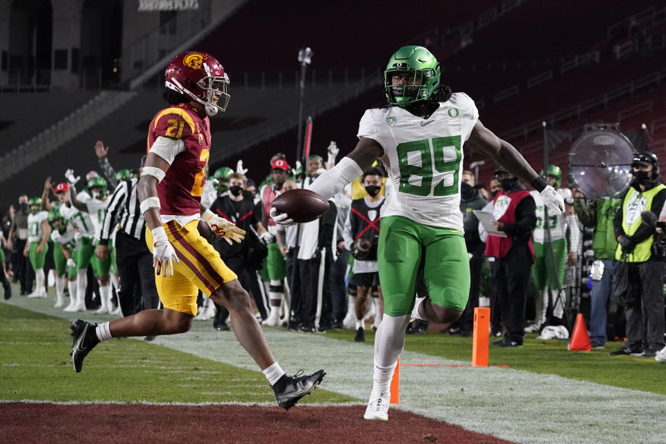 Oregon tight end DJ Johnson (89) runs to the end zone for a touchdown against Southern California safety Isaiah Pola-Mao (21) during the first quarter of an NCAA college football game for the Pac-12 Conference championship Friday, Dec 18, 2020, in Los Angeles. (AP Photo/Ashley Landis)