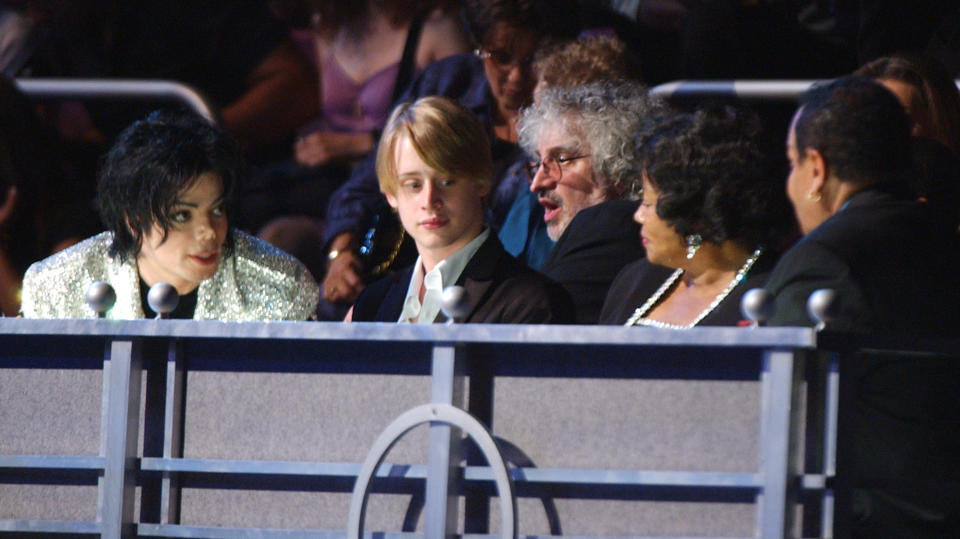 Michael Jackson, Macaulay Culkin, and Michael's parents 