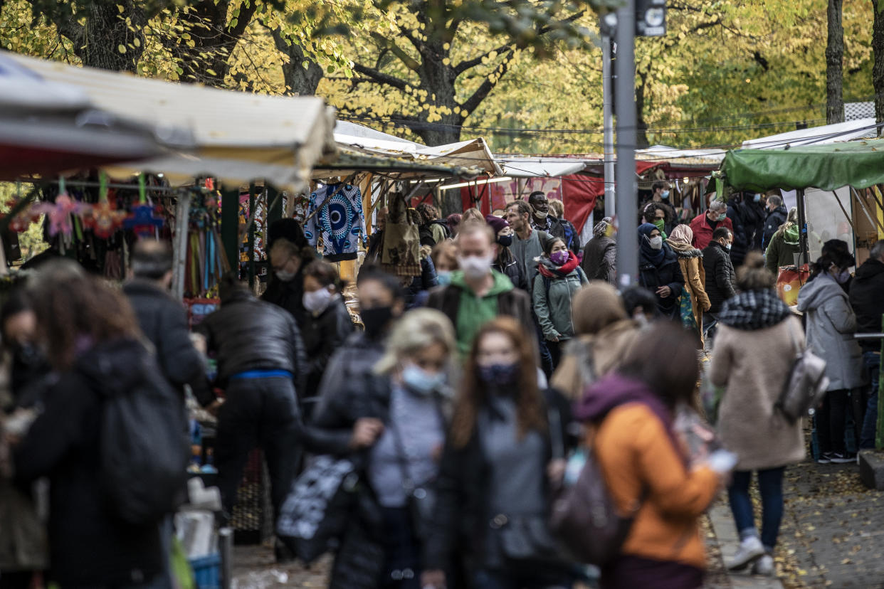 BERLIN, GERMANY - OCTOBER 27: People wear protective masks as they shop at an outside market in the Neukoelln district during the second wave of the coronavirus pandemic on October 27, 2020 in Berlin, Germany. According to media reports the German government is considering a "lockdown light" that would include temporarily closing restaurants and bars but keeping schools and child day care centers open in an attempt to rein in the recent sharp rise in infections. Germany is currently averaging over 10,000 new confirmed cases of coronavirus infections per day. (Photo by Maja Hitij/Getty Images)