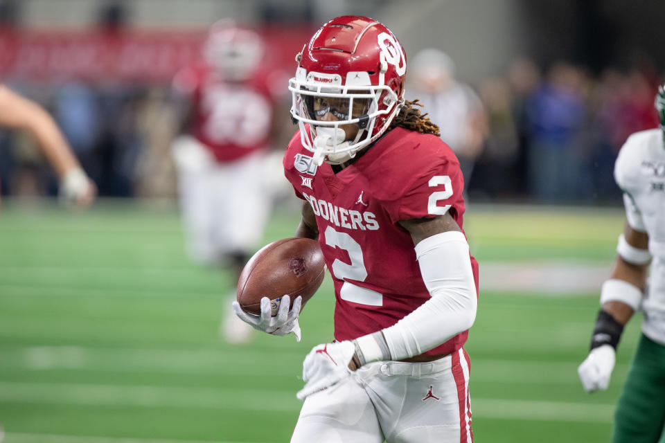 ARLINGTON, TX - DECEMBER 07: Oklahoma Sooners wide receiver CeeDee Lamb (#2) runs up field after a catch during the Big 12 championship college football game between the Oklahoma Sooners and Baylor Bears on December 7, 2019, at AT&T Stadium in Arlington, TX.  (Photo by Matthew Visinsky/Icon Sportswire via Getty Images).