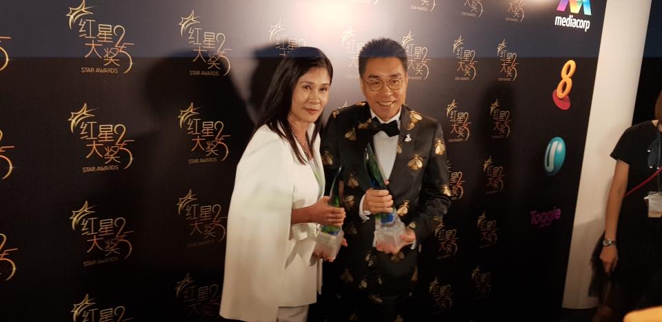 Best Supporting Actress and Actor Lin Meijiao and Chen Sucheng. (PHOTO: Flora Yeo/Yahoo Lifestyle Singapore)