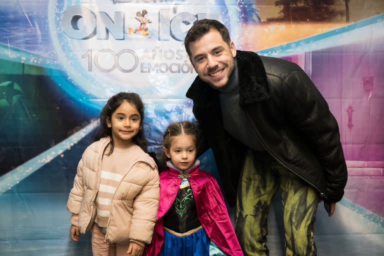 Fer Dente no quiso faltar a este estreno que disfrutó junto a las más pequeñitas de su familia