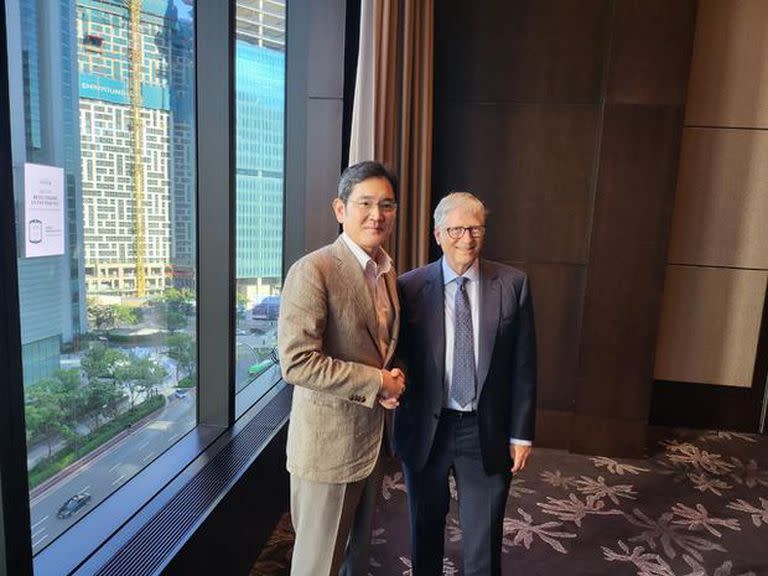 Jay Y. Lee, vicepresidente y heredero de Samsung, se reunió con Bill Gates para discutir la producción en masa del 