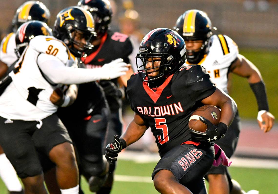 Baldwin running back Micah Welch (5) runs toward the sideline during the Braves’ game against Peach County Friday night in Milledgeville. Jason Vorhees/The Telegraph