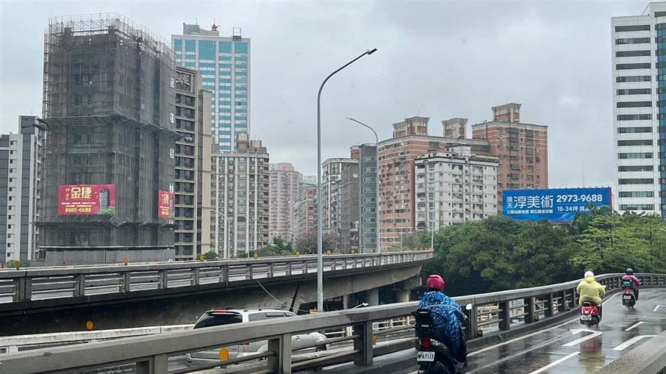 近期房市遭逢政府打炒房及疫情影響，朱蕙蘭也提出看法。（圖／東森新聞張琬聆攝)