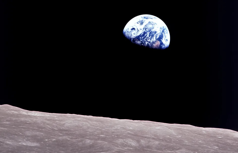  Earthrise (Bill Anders / NASA file)