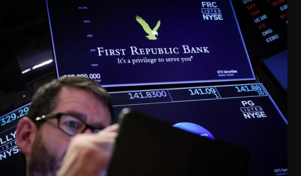 Acción de First Republic Bank en Wall Street/Imagen Brendan Mcdermid de Reuters