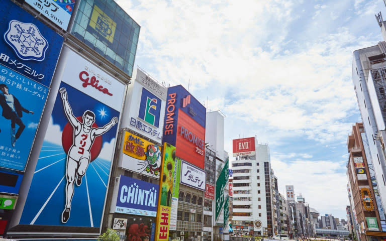 距離飯店步行10分鐘即可抵達大阪的熱門購物天堂－心齋橋及道頓堀等景點。（圖／晶華國際酒店集團提供）