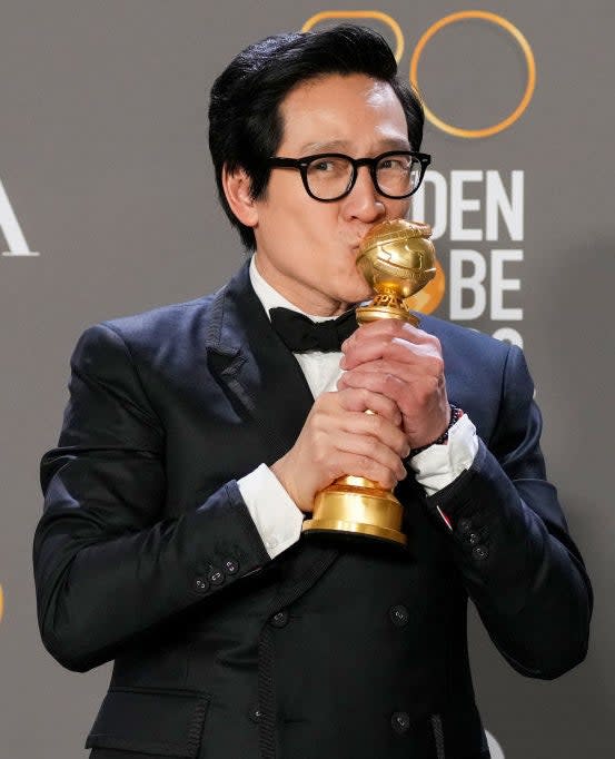 kissing his award