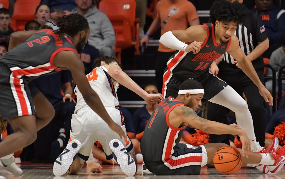 Ohio State guard Roddy Gayle Jr. tries to gain possession of the ball with teammate Justice Sueing.