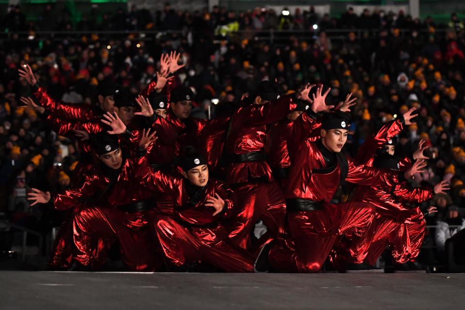 <p>Actors perform during the opening ceremony of the Pyeongchang 2018 Winter Olympic Games at the Pyeongchang Stadium on February 9, 2018. / AFP PHOTO / Mark RALSTON </p>