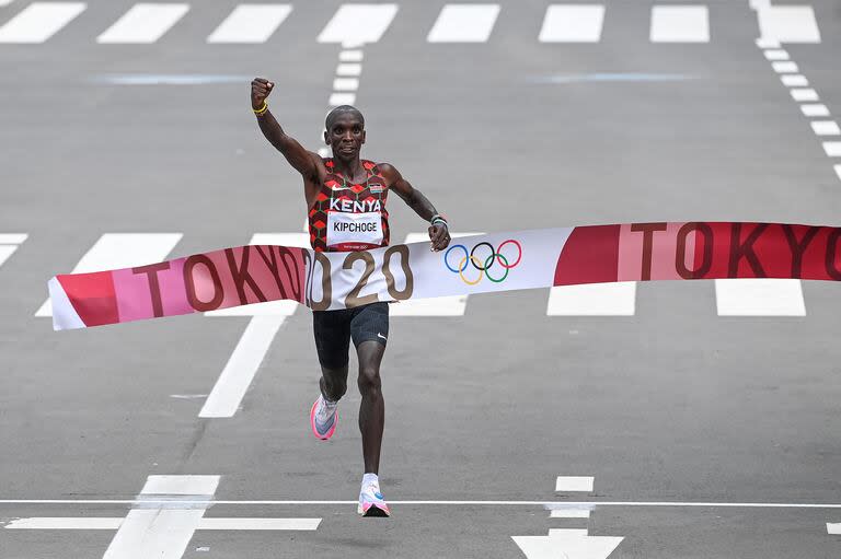 Eliud Kipchoge ganó la maratón masculina en Tokio 2020 y sueña con repetir en París 2024