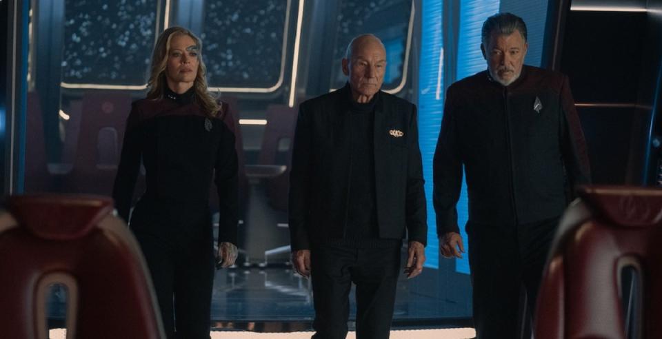 Seven of Nine (Jeri Ryan), Admiral Picard (Patrick Stewart) and Riker (Jonathan Frakes) come on board the Titan in Star Trek: Picard.