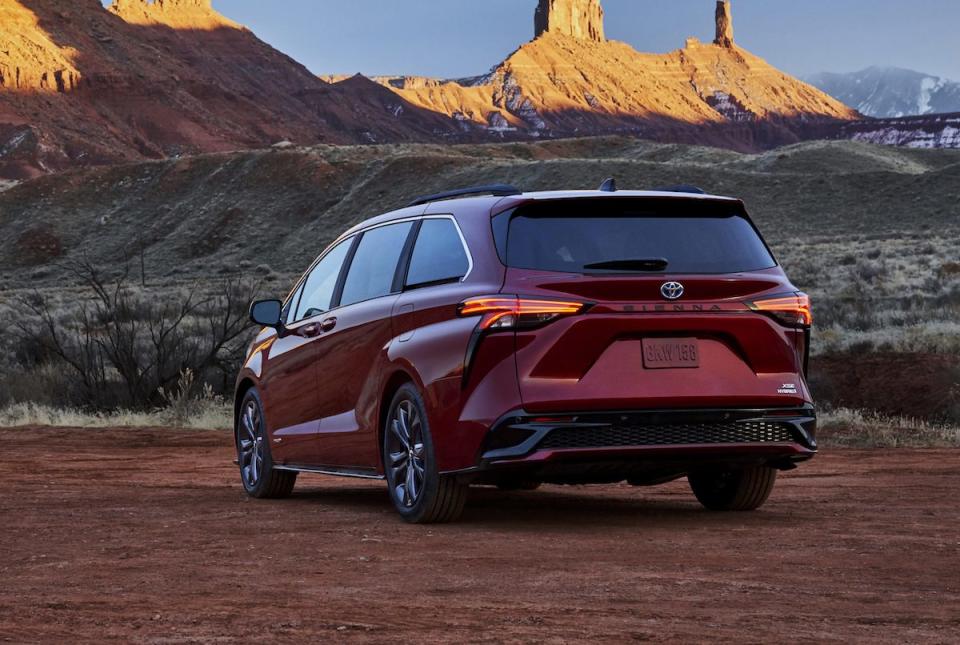 2021_Toyota_Sienna_XSE_05-scaled.jpg