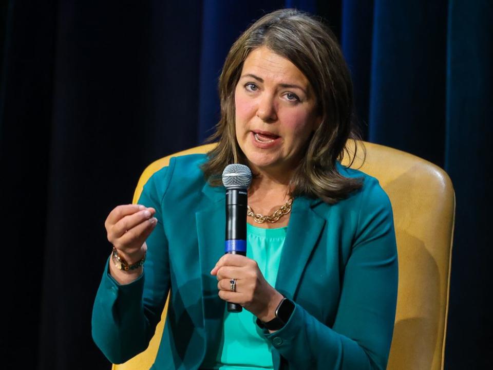  Alberta Premier Danielle Smith speaks at the Global Business Forum in Banff.