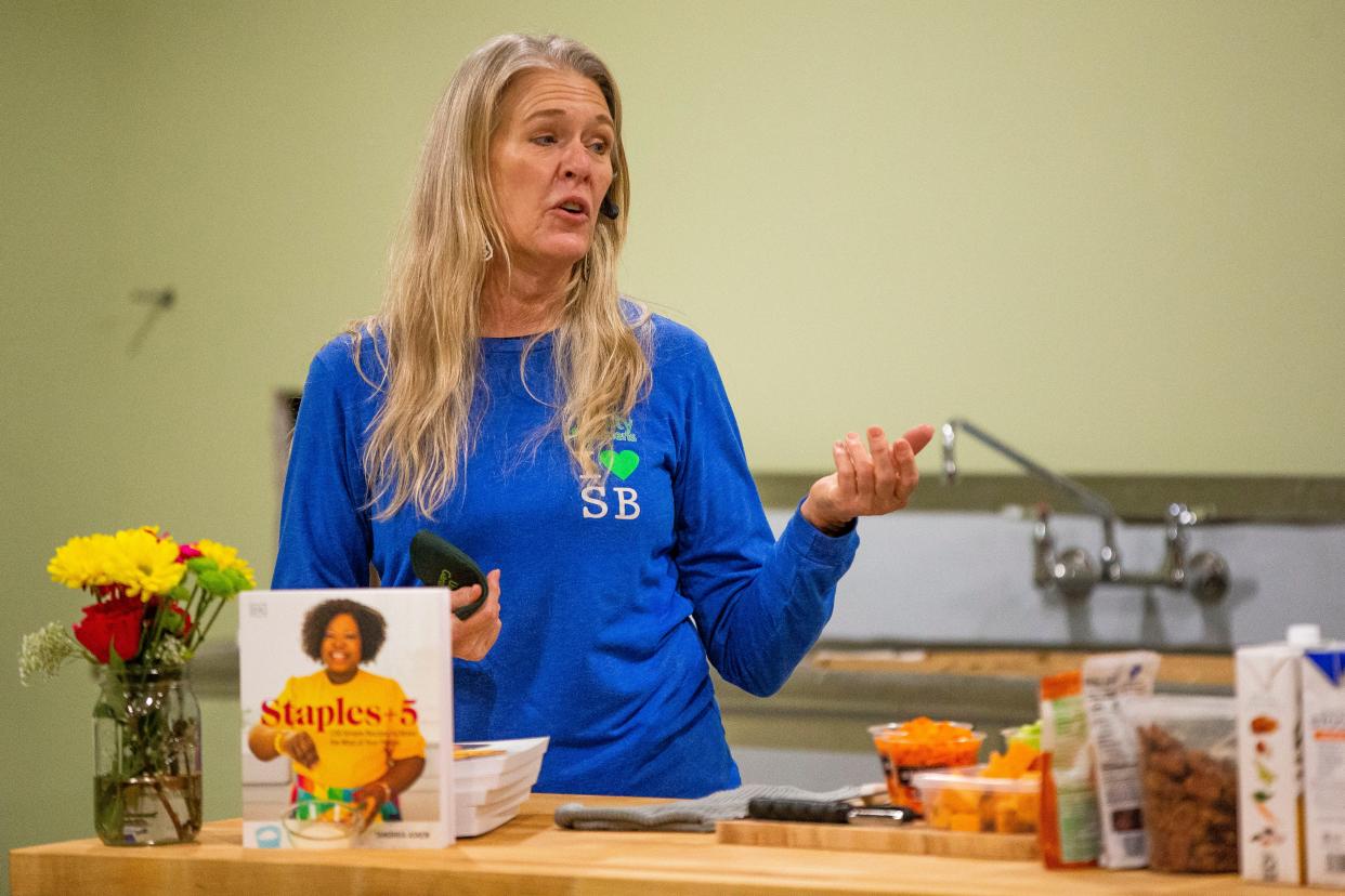 Unity Gardens founded Sara Stewart introduces Tanorria Askew for a cooking demonstration Thursday at the Unity Gardens facility in South Bend.