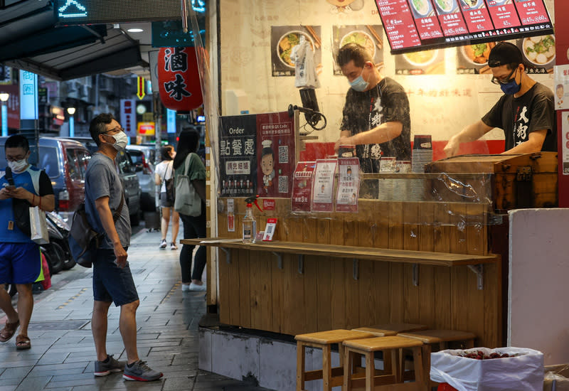 政府不應坐視餐飲業困境