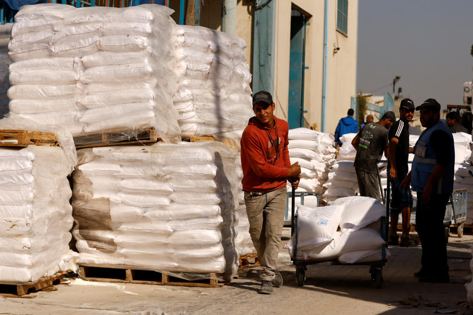 Hilfslieferungen am Grenzübergang Rafah.
