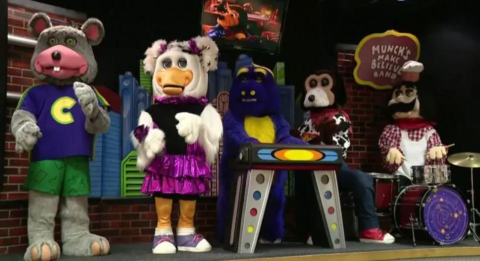 Los integrantes animatrónicos de la banda Chuck E. Cheese's se despiden