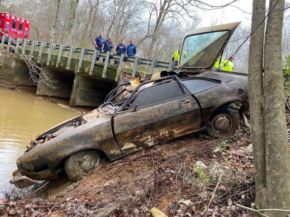 El automóvil Ford Pinto 1974, propiedad de Kyle Clinkscales, fue hallado en una cañada en Alabama el 7 de diciembre de 2021. Kyle Clinkscales desapareció en enero de 1976 y fue visto por última vez conduciendo su vehículo de Georgia a Alabama. (Facebook/Troup County Sheriff’s Office)