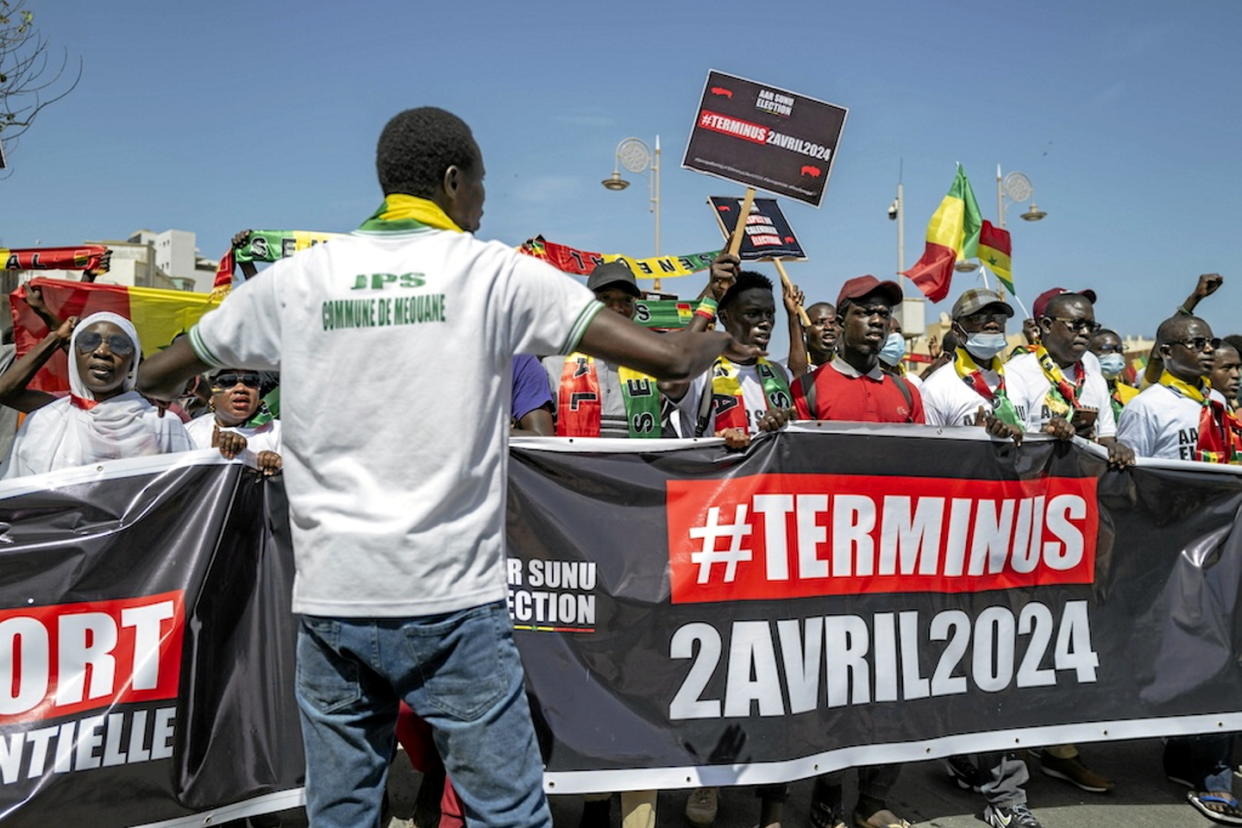 Le président Sall a causé un choc dans un pays présenté comme l'un des plus stables d'une Afrique de l'Ouest secouée par les coups de force en décrétant le 3 février le report de l'élection prévue le 25 février.   - Credit:Sylvain Cherkaoui/AP/SIPA