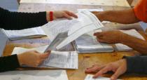 Members of an election office sort ballots in Zurich, Switzerland, October 18, 2015. REUTERS/Arnd Wiegmann