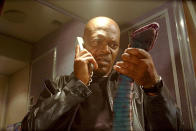 SNAKES ON A PLANE (2006) Als FBI-Agent Neville Flynn, der zusammen mit seinem Kollegen einen Zeugen von Honolulu nach Los Angeles überführen soll, kämpft Samuel L. Jackson in „Snakes on a Plane“ gegen Giftschlagen, die es auf die Passagiere abgesehen haben. Die Reptilien werden durch die Pheromone im Flugzeug zu aggressiven Killern. Flynn muss nun sowohl den Zeugen als auch die anderen Passagiere vor den Schlangen beschützen. (Bild: RexImages)