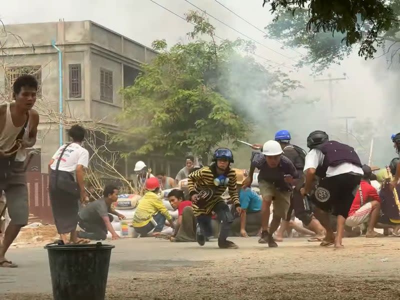 Protesters clash with security forces in Monywa