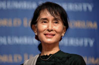 <b>Aung San Suu Kyi</b><br><br>Jahrelang war sie Staatsfeindin Nummer 1, saß bis November 2010 15 Jahre lang im von der Militärregierung verordneten Hausarrest. Im April gewann die birmanische Oppositionsführerin Aung San Suu Kyi die Abgeordnetenwahl im Wahlkreis Kawhu und zog ins Parlament ein. Die Politikerin setzt sich seit den späten 1980er Jahren dafür ein, dass ihr Heimatland Myanmar gewaltlos zu einer Demokratie wird. Für ihr Engagement bekam sie 1991 den Friedensnobelpreis. (Bild: AFP)