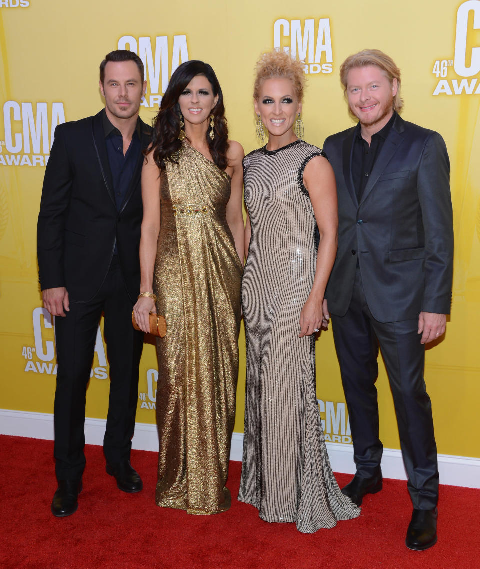Little Big Town’s band members – (L-R) Jimi Westbrook, Karen Fairchild, Kimberly Schlapman, and Phillip Sweet – color-coordinated for the country music celebration. While the gals shimmered in golden gowns, the guys sported head-to-toe black.
