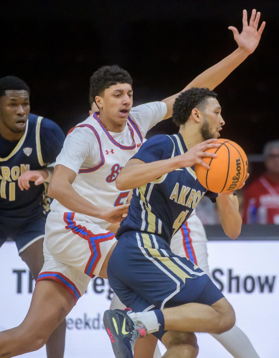 Bradley's Christian Davis (5) defends against Akron's Trendon Hankerson in the first half Thursday, Dec. 22, 2022 at Carver Arena. The Braves crushed the Zips 74-55.