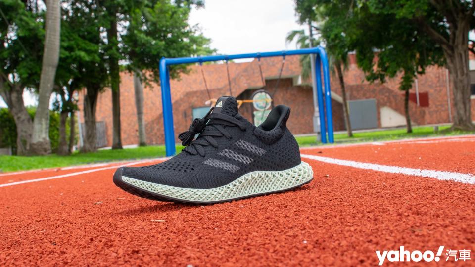 adidas 4D FUTURECRAFT百米衝刺開箱實測！輪胎科技導入跨界潮鞋！