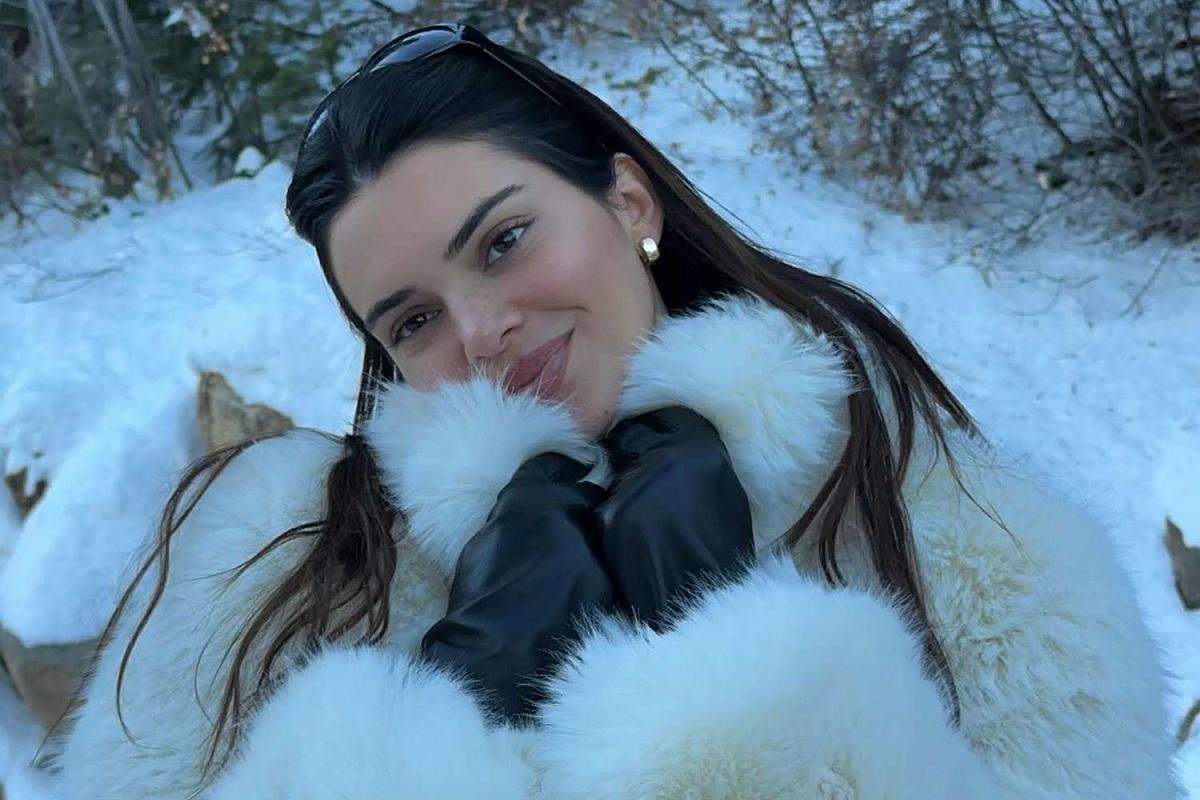 Kendall Jenner Bundles Up in the Snow Wearing a Fluffy White Coat