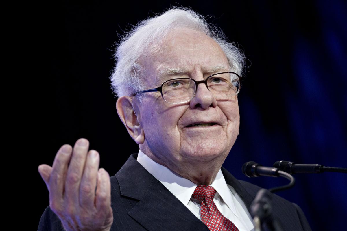 Buffett Dumps BofA Inventory Once more, and Quickly He Might Commerce in Secret