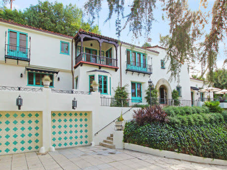 Gwen Stefani and Gavin Rossdale's former <a href="http://www.huffingtonpost.com/2013/03/26/gwen-stefani-gavin-rossdale-home_n_2956322.html?utm_hp_ref=celebrity-homes" target="_blank">Los Angeles home is on sale</a> -- and it's as cool as they are. 