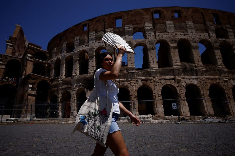 Romans and tourists cope with African heat wave as temperatures approach 40 degrees Celsius in Italian capital