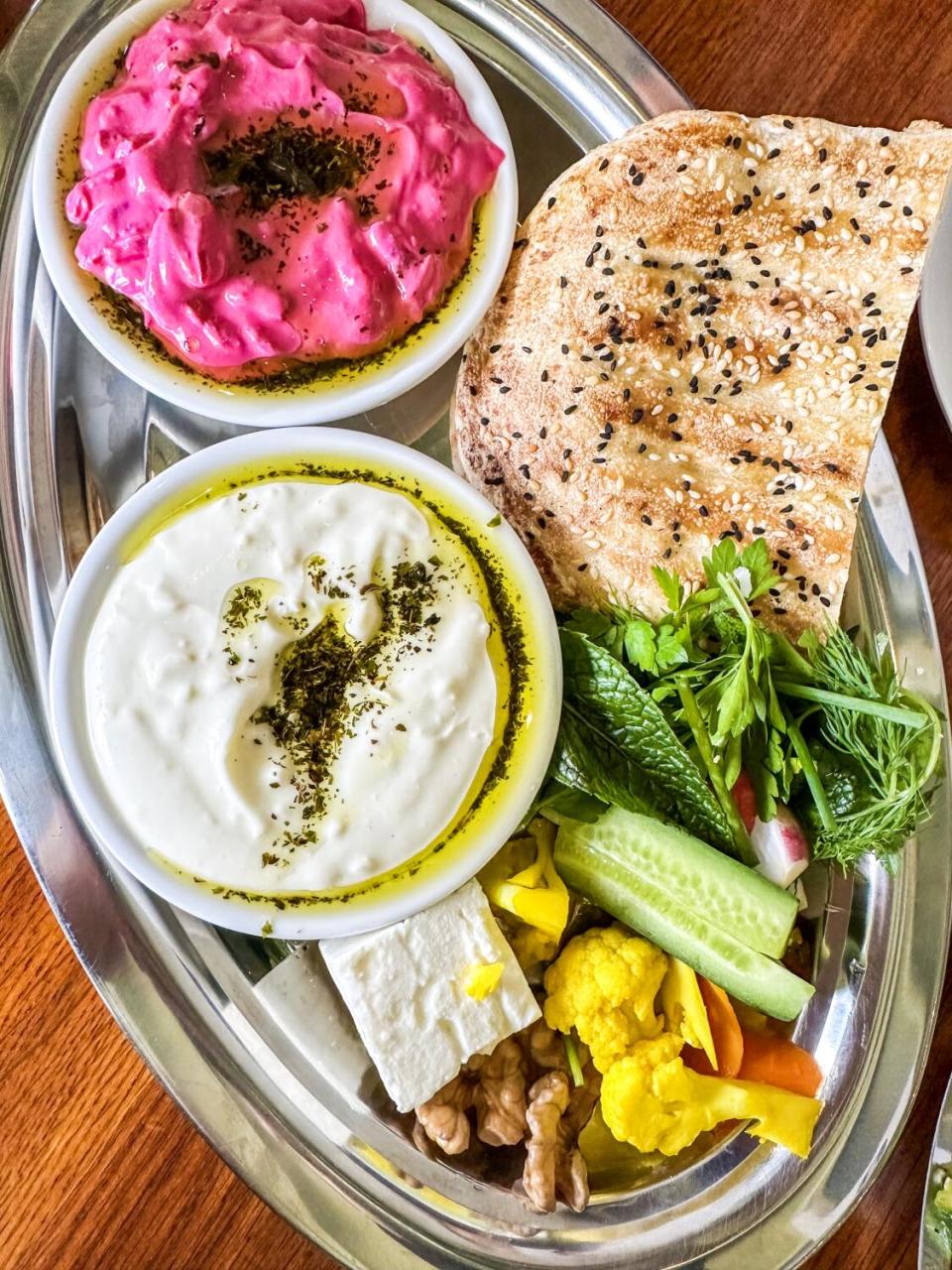 A mazeh plate at Azizam