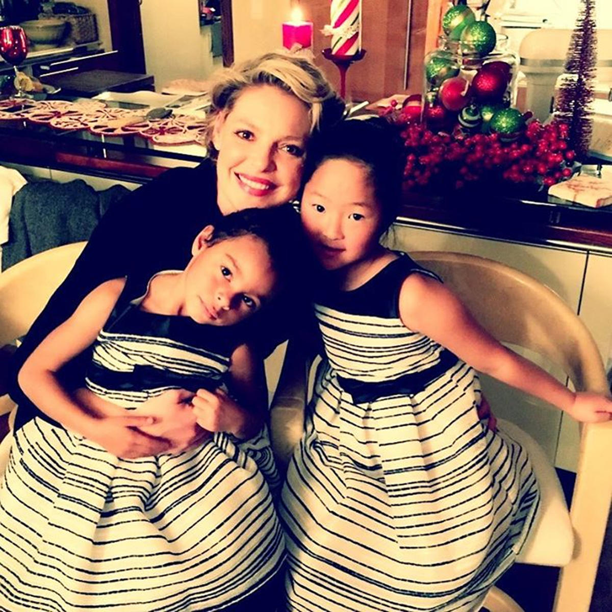 Daddys Girls Katherine Heigls Daughters Share Piano Lesson With Dad 