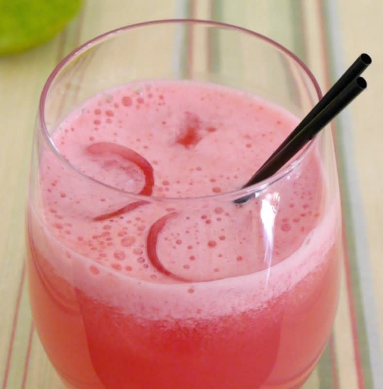 <p>Step Away From The Carbs</p><p>This delicious watermelon cocktail is a super refreshing low-carb and sugar-free drink!</p><p><strong>Get the recipe: <a href="https://stepawayfromthecarbs.com/low-carb-watermelon-cocktail/" rel="nofollow noopener" target="_blank" data-ylk="slk:Low-Carb Watermelon Cocktail;elm:context_link;itc:0;sec:content-canvas" class="link ">Low-Carb Watermelon Cocktail</a></strong></p>